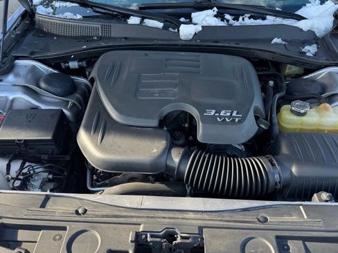 Used 2017 Chrysler 300 C image 22