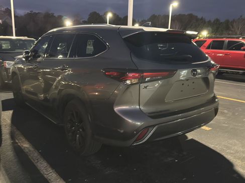 Certified 2025 Toyota Highlander Limited image 9