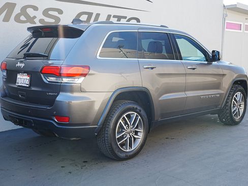 Used 2020 Jeep Grand Cherokee Laredo w/ Security & Convenience Group image 4