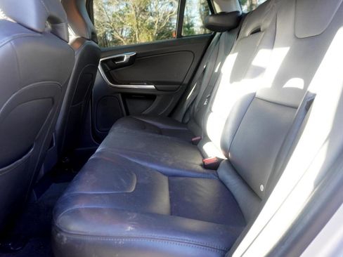 Used 2018 Volvo V60 T5 Cross Country w/ Convenience Package image 16