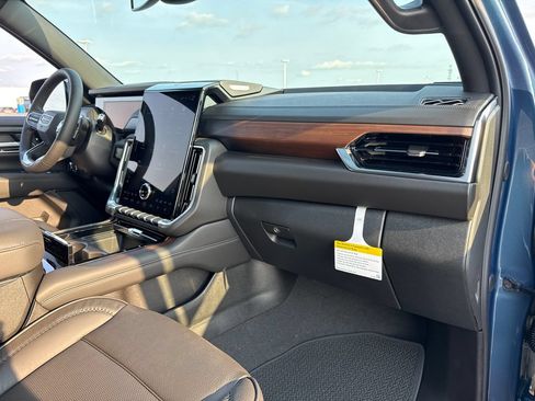 New 2026 GMC Yukon Denali w/ Sun & Power Step Package AWD/4WD image 39