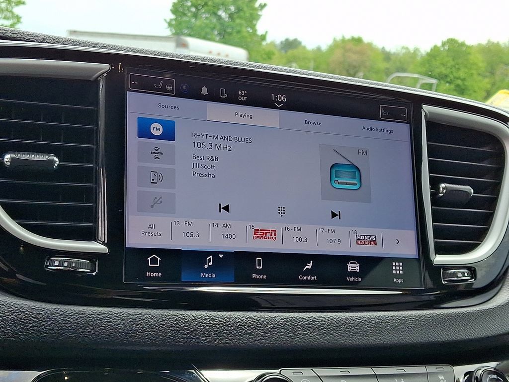 Used 2023 Chrysler Pacifica Touring-L FWD image 24
