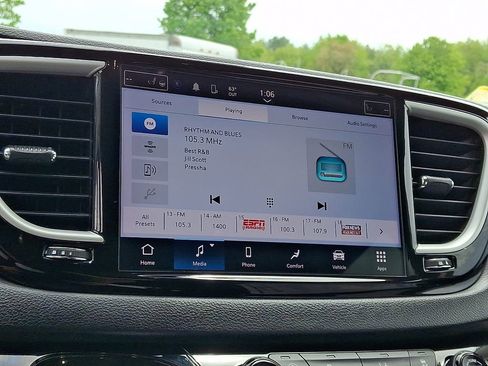Used 2023 Chrysler Pacifica Touring-L FWD image 24