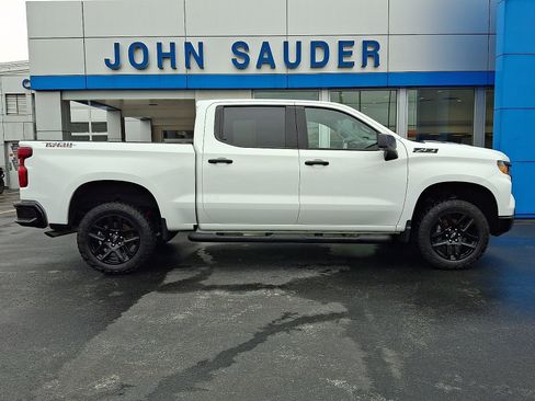 Used 2023 Chevrolet Silverado 1500 Custom Trail Boss w/ LPO, Dark Essentials Package AWD/4WD image 7