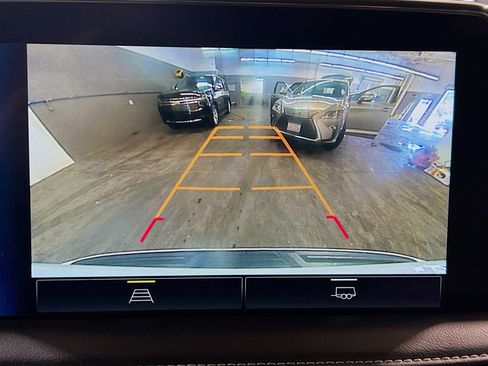 Used 2023 Chevrolet Suburban Premier image 9