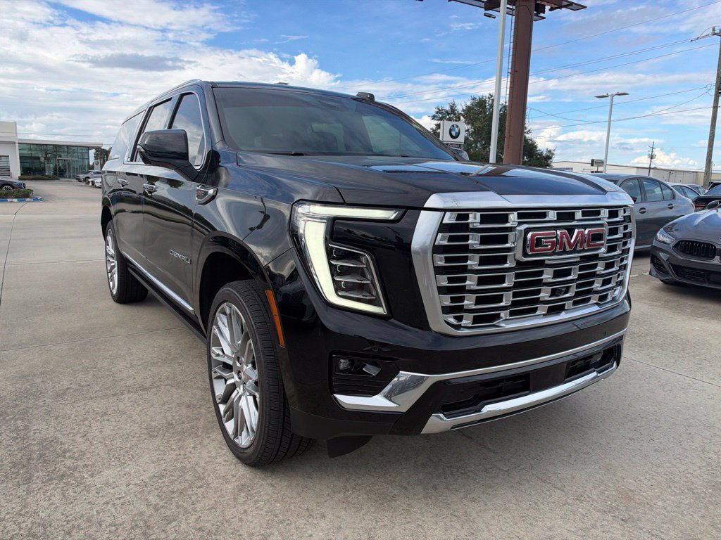 Used 2025 GMC Yukon XL Denali w/ Denali Reserve Package AWD/4WD image 7