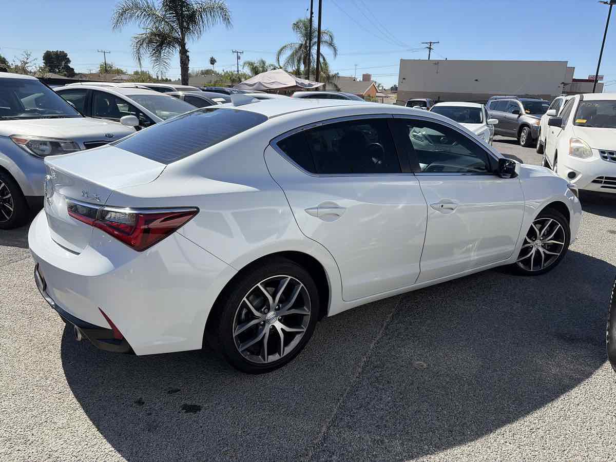 Used 2019 Acura ILX w/ Technology Package FWD image 4