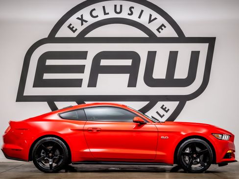 Used 2017 Ford Mustang GT Premium RWD image 9