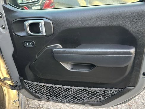 Used 2022 Jeep Gladiator Sport image 33