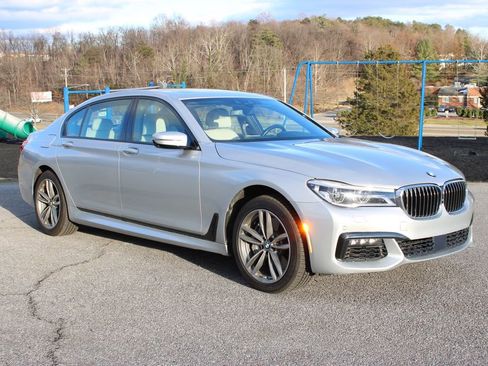 Used 2018 BMW 750i xDrive image 2