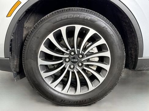 Used 2023 Lincoln Aviator AWD w/ Premium Package image 32