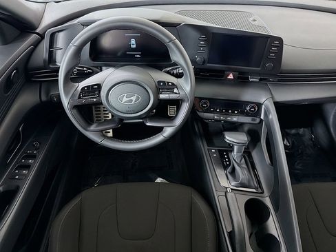 Certified 2025 Hyundai Elantra Sport FWD image 3