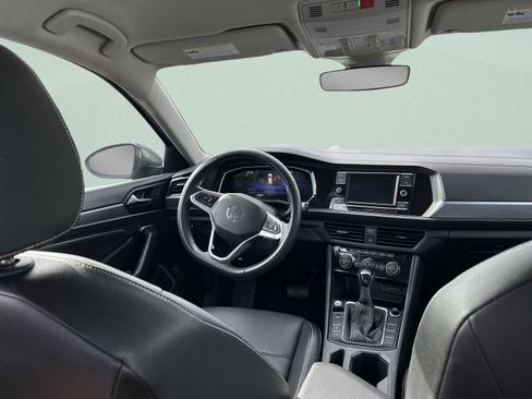 Used 2024 Volkswagen Jetta SE FWD image 17