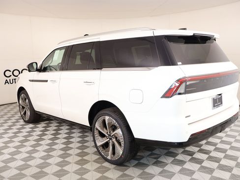 New 2026 Lincoln Navigator Black Label AWD/4WD image 24