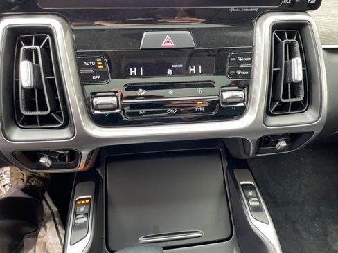 Certified 2023 Kia Sorento S w/ Panoramic Sunroof Package image 17