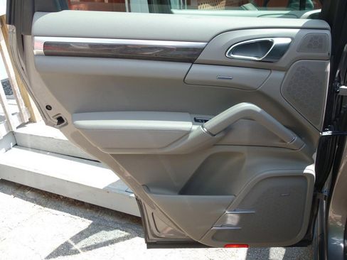 Used 2011 Porsche Cayenne S image 20