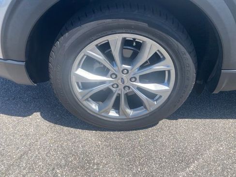 Used 2021 Ford Explorer XLT w/ Equipment Group 202A image 12