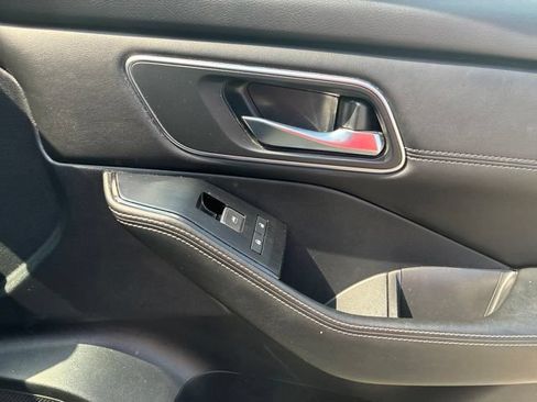Used 2025 Nissan Rogue Platinum FWD image 14