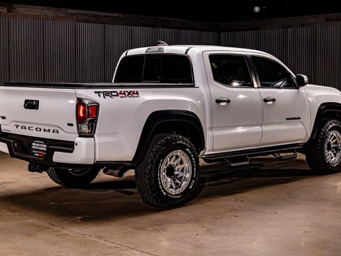 Used 2021 Toyota Tacoma TRD Off-Road w/ Technology Package image 9