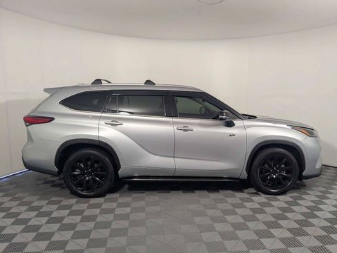 Used 2021 Toyota Highlander XLE FWD image 4