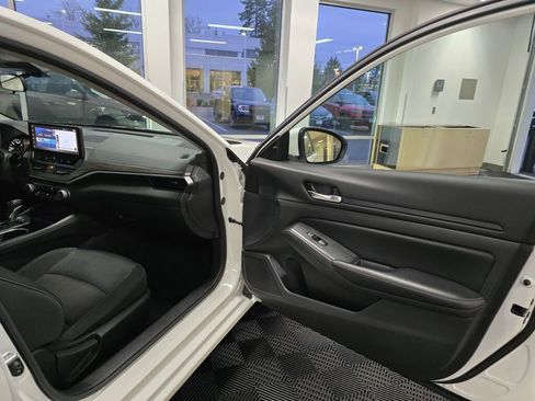 Used 2024 Nissan Altima 2.5 SV w/ SV Premium Package image 41