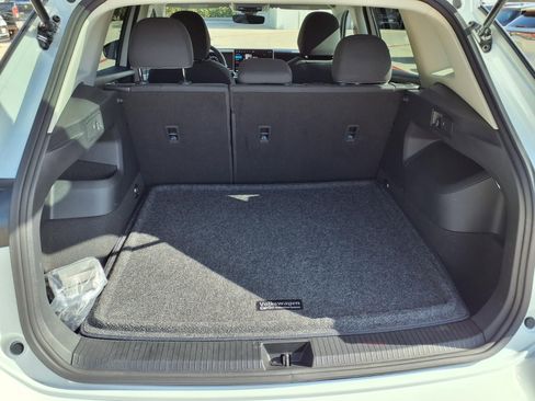 Certified 2025 Volkswagen Tiguan S image 9