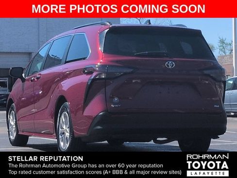 Used 2026 Toyota Sienna XLE FWD image 7