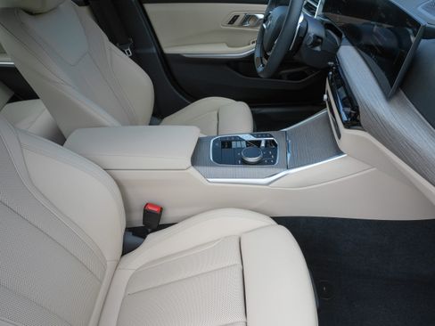 Used 2025 BMW 330i Sedan RWD image 12