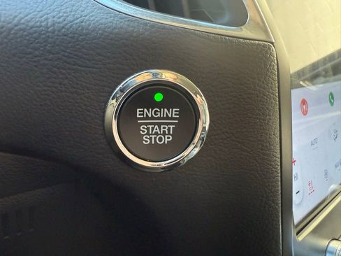 Used 2024 Ford Edge Titanium image 12