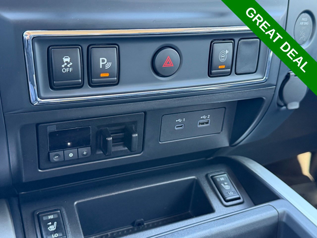 Used 2024 Nissan Titan SV w/ SV Convenience Package RWD image 23