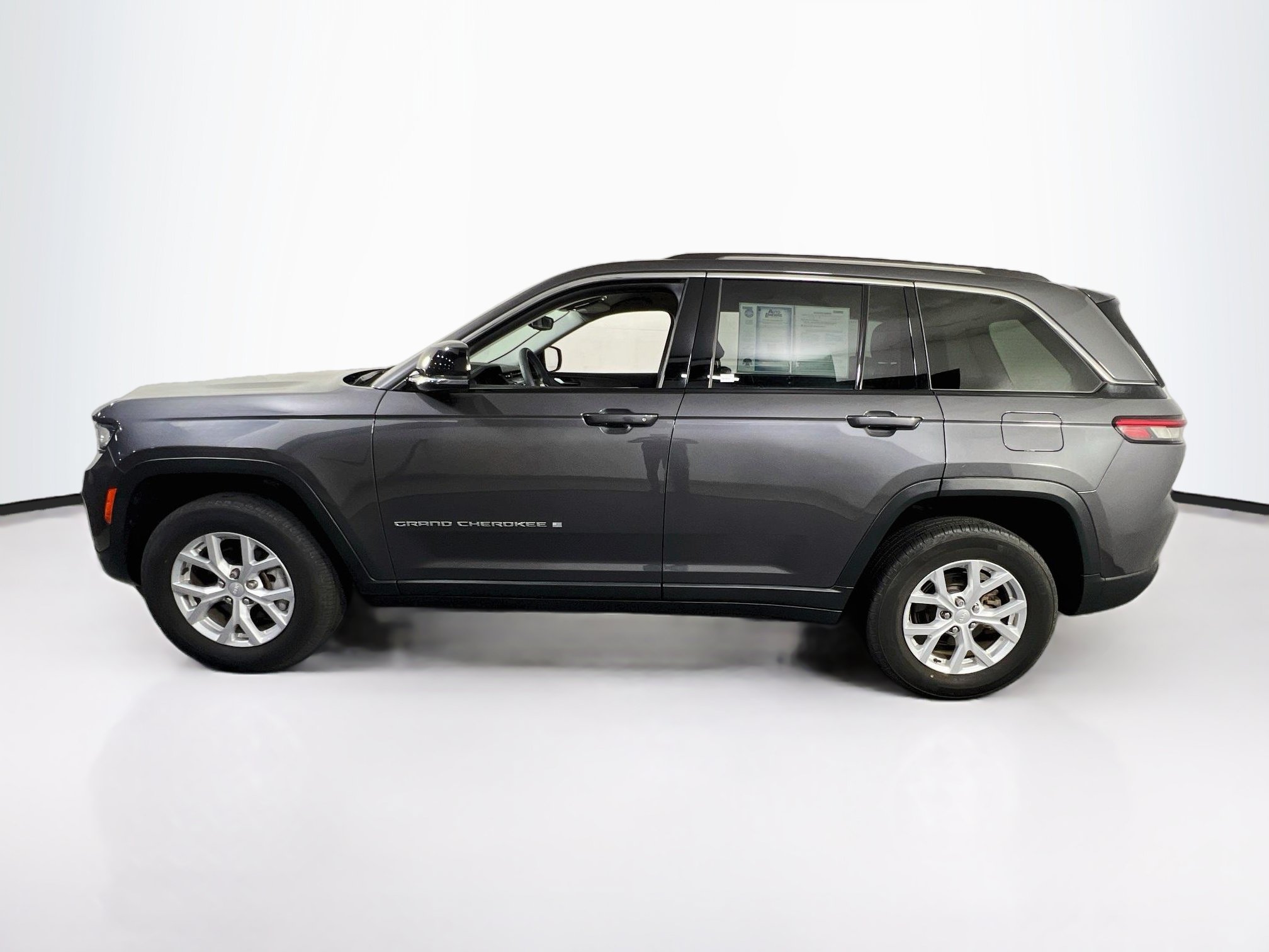 Used 2023 Jeep Grand Cherokee Limited AWD/4WD image 8