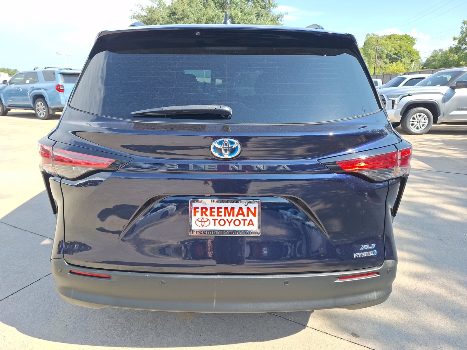 Used 2021 Toyota Sienna XLE FWD image 5