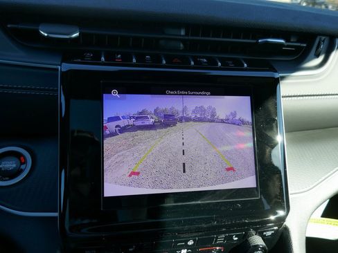 New 2025 Jeep Grand Cherokee Altitude image 18