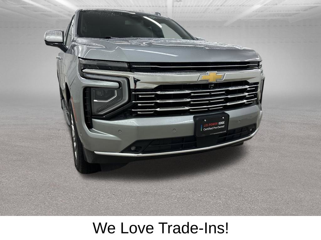 Used 2025 Chevrolet Suburban Premier AWD/4WD image 3