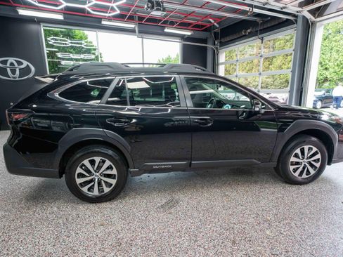Used 2023 Subaru Outback Premium AWD/4WD image 4
