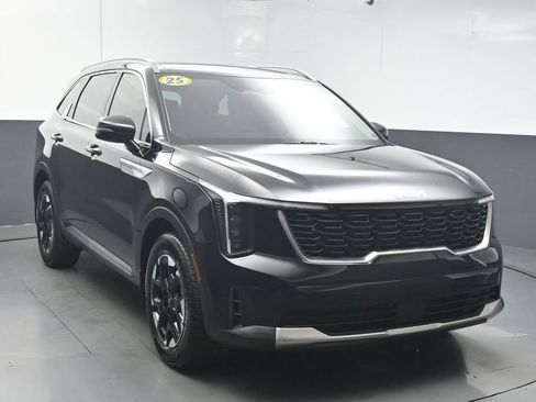 Used 2025 Kia Sorento S w/ Panoramic Sunroof Package FWD image 2
