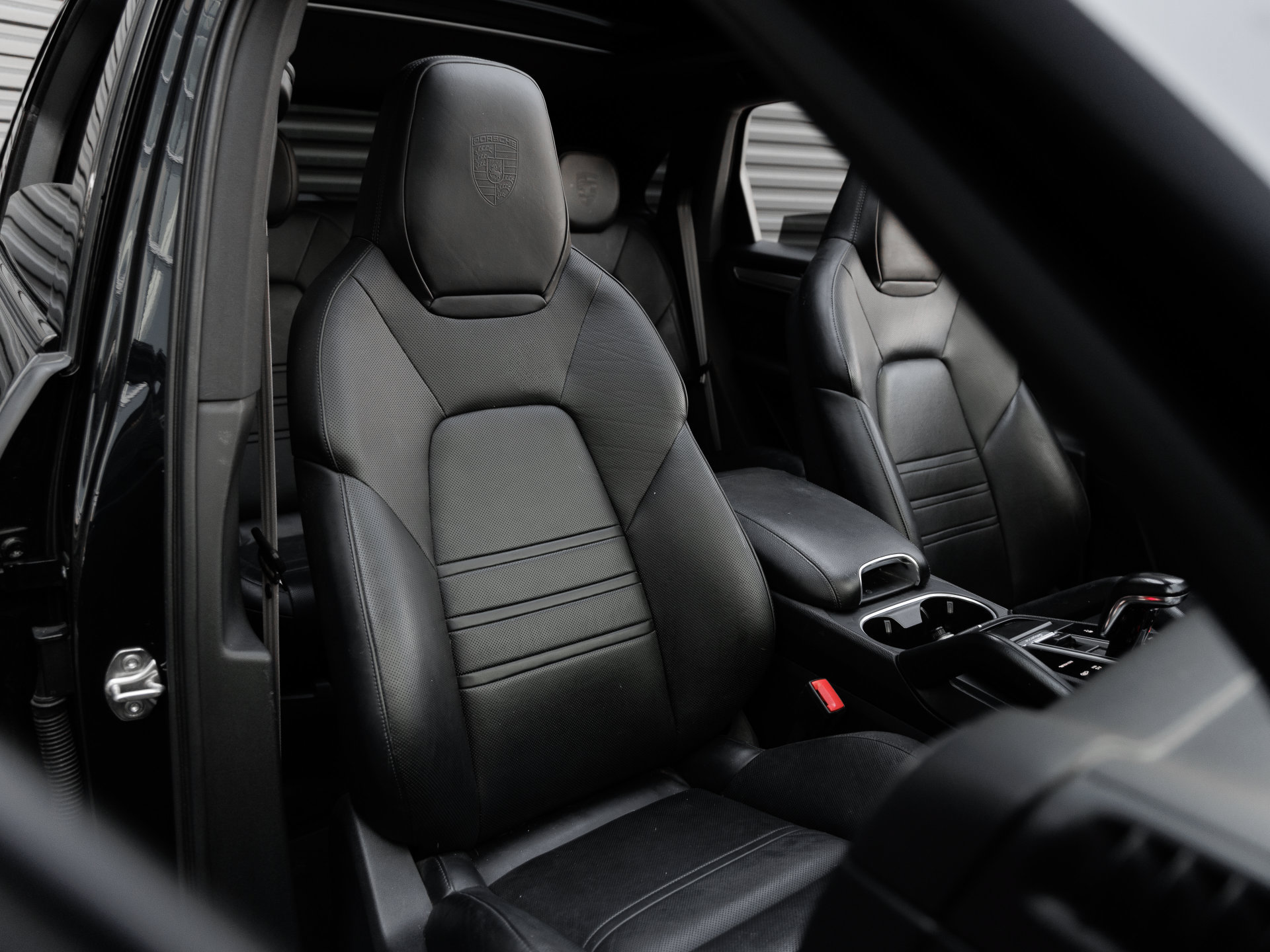 Certified 2023 Porsche Cayenne Platinum Edition AWD/4WD image 37