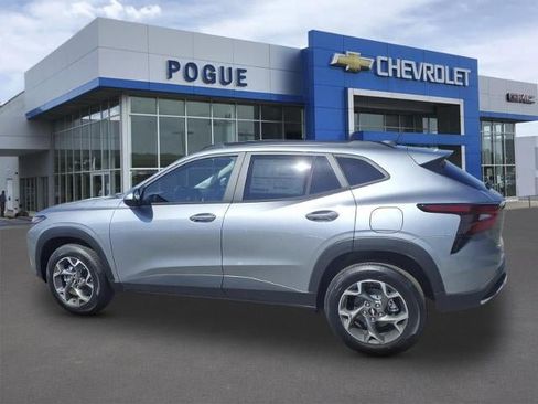New 2026 Chevrolet Trax LT FWD image 3