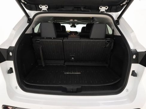 Used 2023 Toyota Highlander Limited image 21