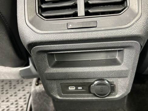 Used 2023 Volkswagen Tiguan SE R-Line image 17