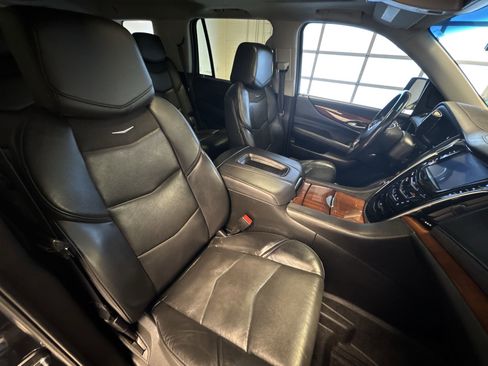 Used 2018 Cadillac Escalade Premium Luxury image 26