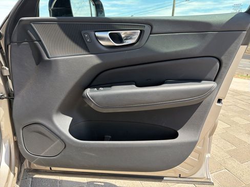 Used 2025 Volvo XC60 B5 Core AWD/4WD image 25