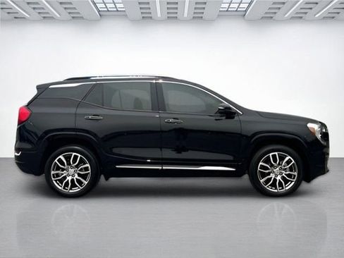 Used 2023 GMC Terrain Denali image 3