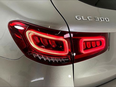 Used 2021 Mercedes-Benz GLC 300 4MATIC image 23