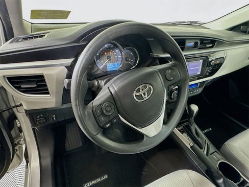Used 2015 Toyota Corolla LE image 9