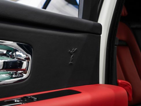 Used 2023 Rolls-Royce Cullinan Black Badge w/ Dark Exterior Package image 31