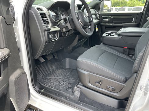 Used 2025 RAM 2500 Big Horn AWD/4WD image 16