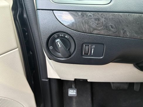 Used 2019 Dodge Grand Caravan SE FWD image 26