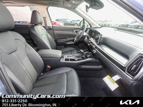 Certified 2025 Kia Sorento S w/ Panoramic Sunroof Package image 18