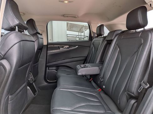 Used 2022 Lincoln Nautilus FWD w/ Premium Package image 33